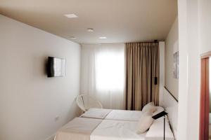 TV a/nebo společenská místnost v ubytování Sosiego Hostal de Mar
