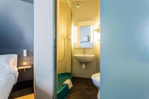 Koupelna v ubytování B&B HOTEL Metz Semécourt