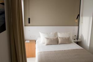 Postel nebo postele na pokoji v ubytování Sosiego Hostal de Mar