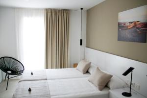 Postel nebo postele na pokoji v ubytování Sosiego Hostal de Mar