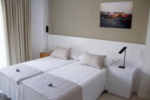Postel nebo postele na pokoji v ubytování Sosiego Hostal de Mar