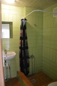 Vonios kambarys apgyvendinimo įstaigoje Chernobyl type rooms in a block flat house