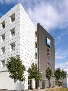 Budynek, w którym mieści się hotel