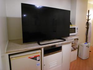 TV at/o entertainment center sa Comfort Hotel Hu