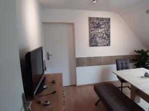 a living room with a television and a table at Ferienwohnung Ruhrort in Brilon