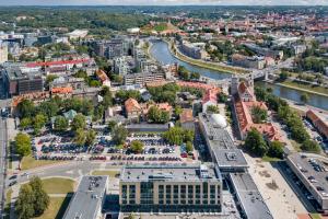 Uma visão geral de Vilnius ou uma vista da cidade tirada do hotel