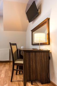a desk with a mirror and a lamp and a chair at AirPark Balice in Balice