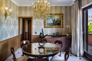 Posedenie v ubytovaní Baglioni Hotel Regina - The Leading Hotels of the World