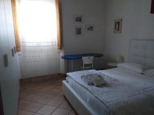 A bed or beds in a room at Casa di Alfredo Affittacamere