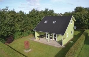 an overhead view of a small yellow house with a black roof at Awesome Home In Grindsted With Kitchen in Grindsted