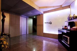 Kuchyň nebo kuchyňský kout v ubytování Hotel Q Chuncheon