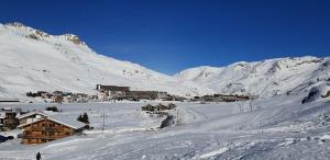 a ski lodge in the snow on a mountain at Duplex à la Moutière in Tignes