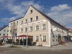 Tòa nhà nơi quán trọ tọa lạc