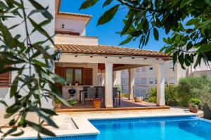 The swimming pool at or close to Villa Vidal