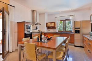 A kitchen or kitchenette at Villa Vidal