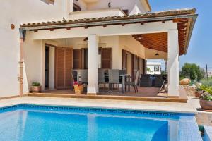 The swimming pool at or close to Villa Vidal