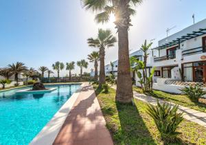 Bazén v ubytování B16-Dúplex luminoso+ piscina a 150 m del mar nebo v jeho okolí