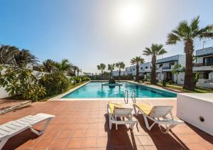 Bazén v ubytování B16-Dúplex luminoso+ piscina a 150 m del mar nebo v jeho okolí