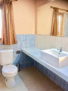 O baie la Ada Waktu Homestay