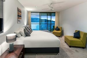 漢密爾頓島的住宿－Waves 5 Luxury 3 Bedroom Breathtaking Ocean Views Central Location，相簿中的一張相片