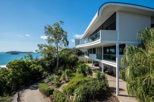 Gallery image of Waves 5 Luxury 3 Bedroom Breathtaking Ocean Views Central Location in Hamilton Island