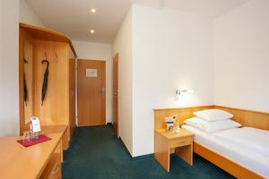 Postel nebo postele na pokoji v ubytování Parkhotel Hirschwang
