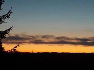 Alba o tramonto visti dall'interno of country house o dai dintorni