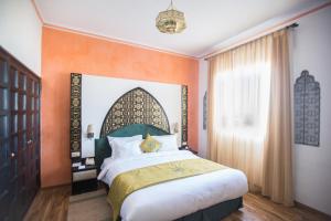 A bed or beds in a room at El Minzah Hotel