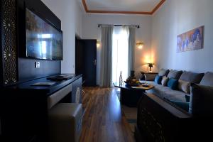 A seating area at El Minzah Hotel