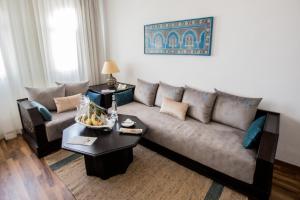 A seating area at El Minzah Hotel