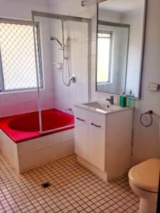 Koupelna v ubytování Secret Garden Cottage