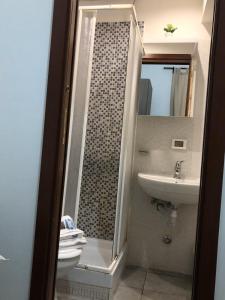 A bathroom at Grandis Rooms