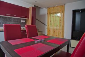 Kuchyňa alebo kuchynka v ubytovaní Alt Baden Apartement