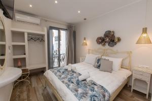 A bed or beds in a room at Naxos Enjoy Apartments