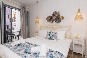 A bed or beds in a room at Naxos Enjoy Apartments