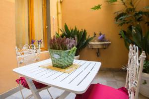 Vonkajšia záhrada v ubytovaní Charming Fiesolana Apartment in heart of Florence