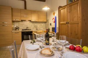 Kuchyňa alebo kuchynka v ubytovaní Charming Fiesolana Apartment in heart of Florence