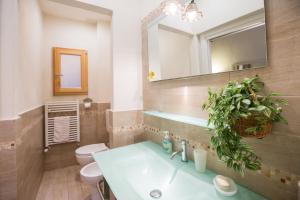 Kúpeľňa v ubytovaní Charming Fiesolana Apartment in heart of Florence