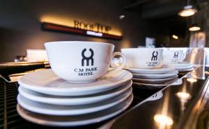 CM Park Hotel的咖啡和沏茶工具