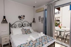 A bed or beds in a room at Naxos Enjoy Apartments