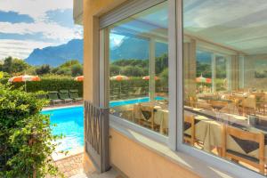 Bazén v ubytování Hotel Roma nebo v jeho okolí