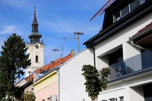 Budova, kde se apartmán nachází + 8 fotografií
