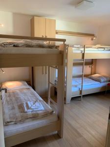 Bunk bed o mga bunk bed sa kuwarto sa Apartment MIMI