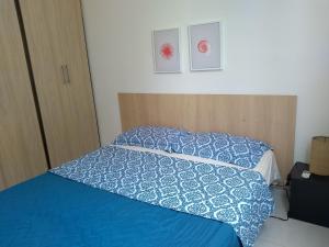 Een bed of bedden in een kamer bij CH2 Comodo apartamento amoblado en condominio RNT 1O8237