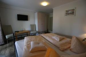 Postel nebo postele na pokoji v ubytování Pension Haus Butz