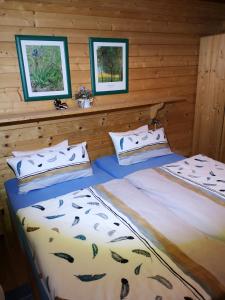 a bedroom with a bed in a log cabin at Zirbelhütte in Hohentauern
