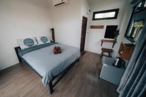 a bedroom with a bed in a room at Baan Laanta@Lanta in Ko Lanta