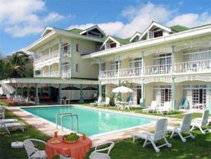 Kolam renang di atau dekat dengan Palm Beach Hotel