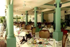 Restoran atau tempat lain untuk makan di Palm Beach Hotel