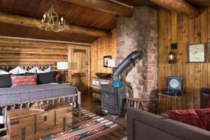 ein Schlafzimmer mit einem Bett und einem Holzofen in der Unterkunft Lone Mountain Ranch in Big Sky